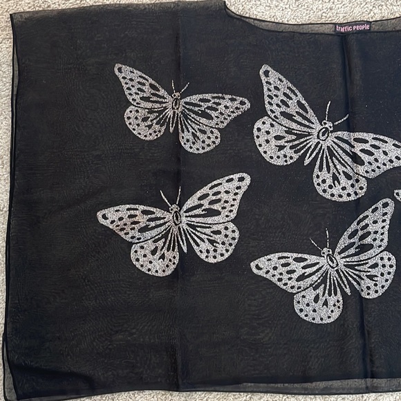 Traffic People Scarf Coverup Cropped Top - Picture 6 of 12